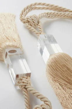 Gardinomtag|Jotex BIBI Tofsomtag 2-pack Ljusbeige