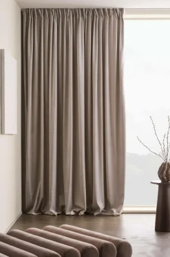 Sammetsgardiner|Mörkläggningsgardiner|Jotex ELSIE Mörkläggningsgardin - 1 Längd - Extrabred Beige
