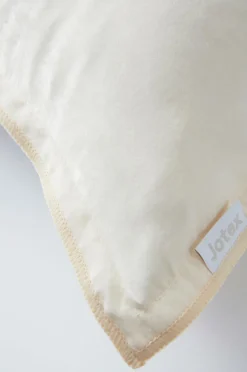 Prydnadskuddar & Fodral|Julkuddar & Julplädar|Jotex GEMMA Kuddfodral 50x50 Cm Beige