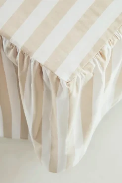 Sängkappor|Jotex KAYO Sängkappa Med Volang Beige/vit