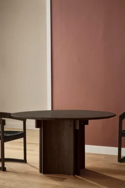 Bord|Jotex KUNGSHOLMEN Runt Matbord ø 130 Cm Mörk ek