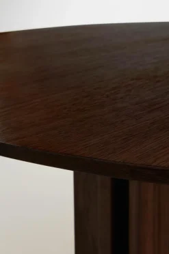 Bord|Jotex KUNGSHOLMEN Runt Matbord ø 130 Cm Mörk ek