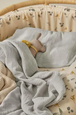 Barnsängkläder|Jotex LILIA BABY Påslakanset Vagn/vagga - Ekologisk Grå