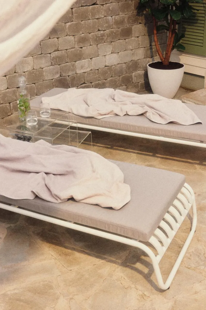 Solstolar & Solsängar|Utemöbler|Jotex NERJA Solsäng Vit/ljusgrå dyna