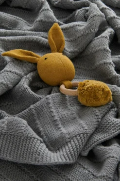 Babyfiltar|Barndekoration|Jotex PETIT AMI Skallra & Babyfilt - Ekologisk Grå