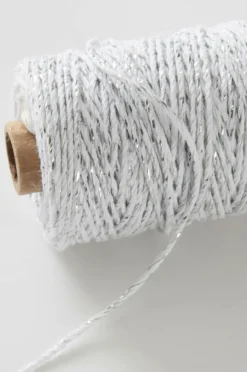 Presentpapper & Snöre|Juldekoration|Jotex ROSIE Dekorationssnöre - Längd 50 Meter Vit