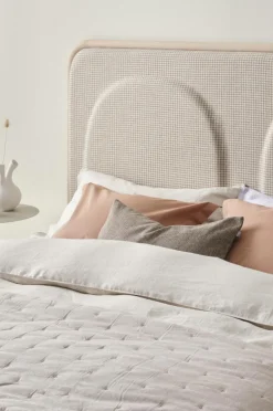 Sänggavlar|Jotex SANDHOLMEN Sänggavel 180 Cm Vitsåpad/vitbeige