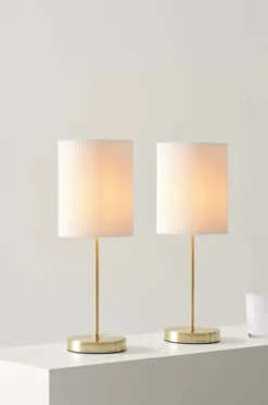 Bordslampor|Jotex SETH PLISSÉ Bordslampa 2-pack Mässing/vit