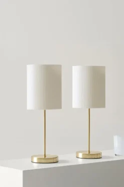 Bordslampor|Jotex SETH PLISSÉ Bordslampa 2-pack Mässing/vit