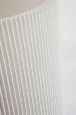 Bordslampor|Jotex SETH PLISSÉ Bordslampa 2-pack Mässing/vit