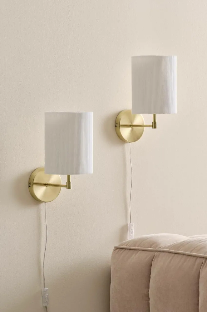 Vägglampor|Jotex SETH PLISSÉ Vägglampa 2-pack Mässing/vit