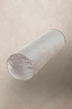 Prydnadskuddar & Fodral|Julkuddar & Julplädar|Jotex SIMONE Cylinderkudde Rosa nougat