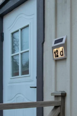 Utebelysning|Utebelysning|Jotex Solcells Vägglykta Wally Silver