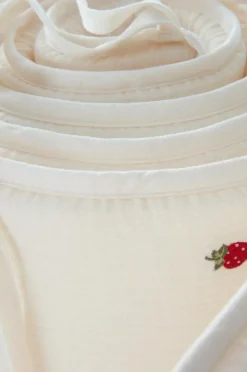 Barnsängkläder|Jotex STRAWBERRY Spjälsängsskydd - Ekologisk Vit/röd