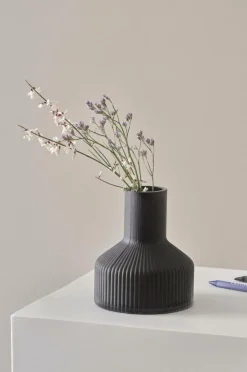 Vaser|Jotex WERA Glasvas - Höjd 14 Cm Mörkgrå